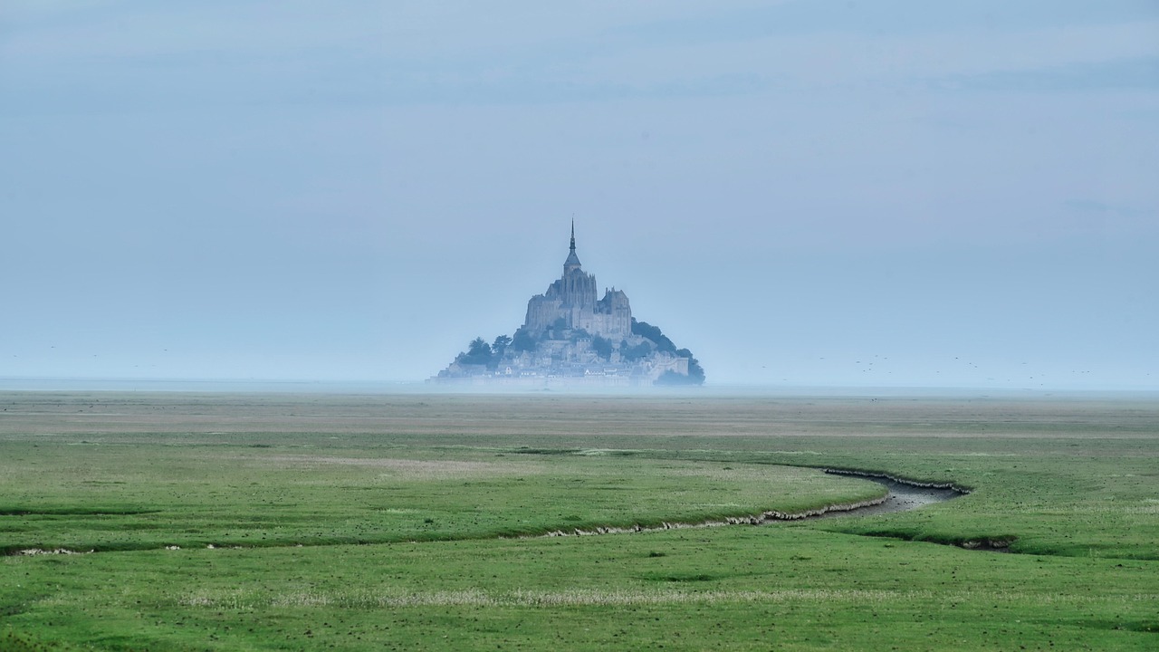 Pèlerinage de l'aumônerie au Mont St-Michel / Puy du Fou